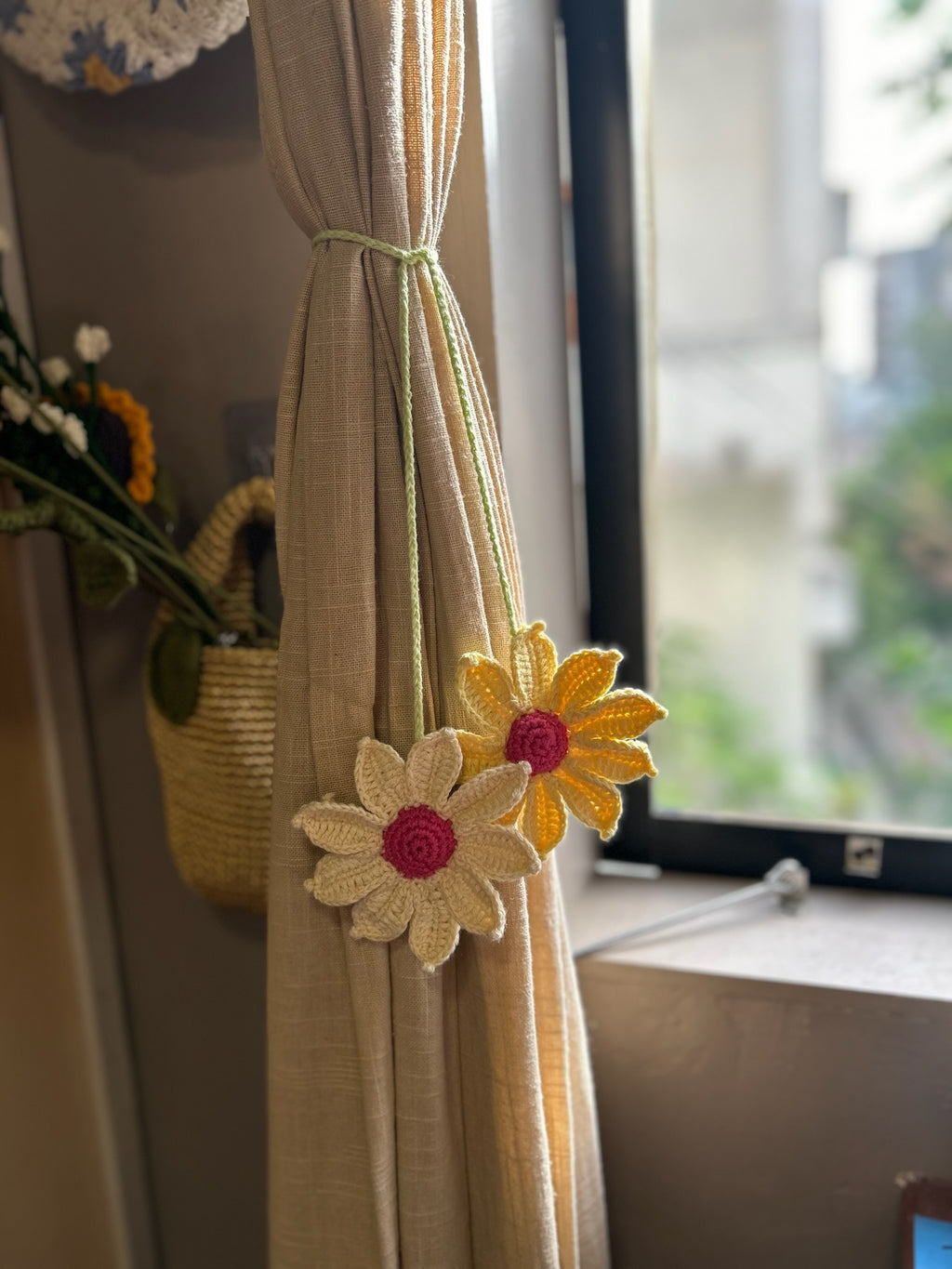 Daisy Curtain Tie, another view
