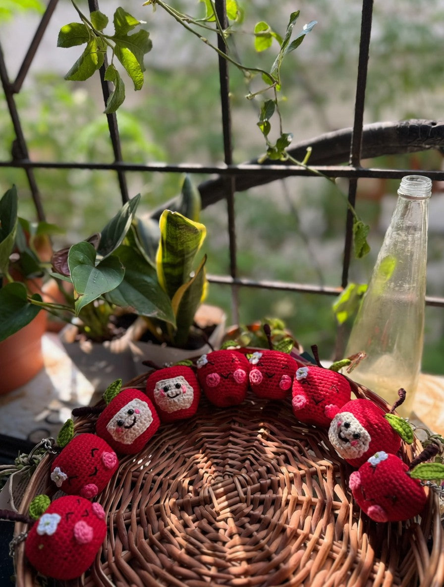 Apple Charm, hand-crocheted by Mindori